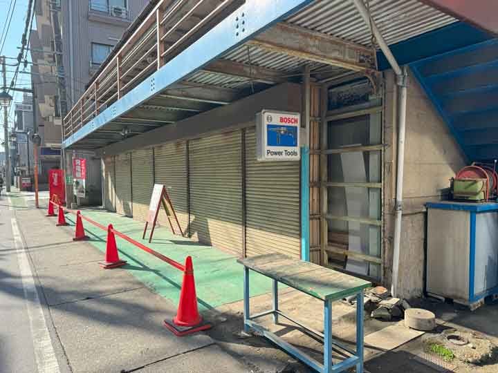閉店後の飯島商店