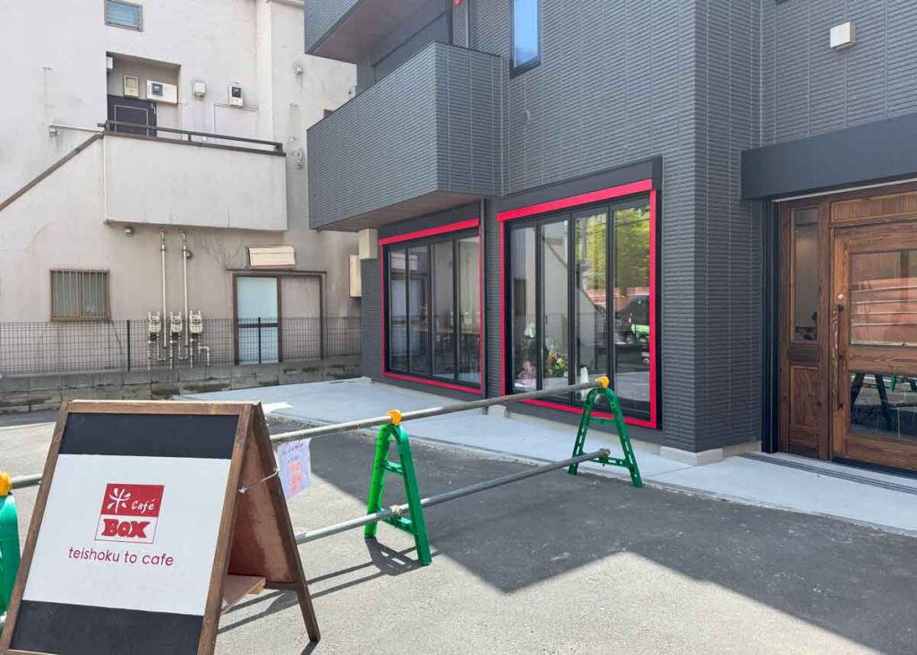 オープン日の米cafe BOX外観
