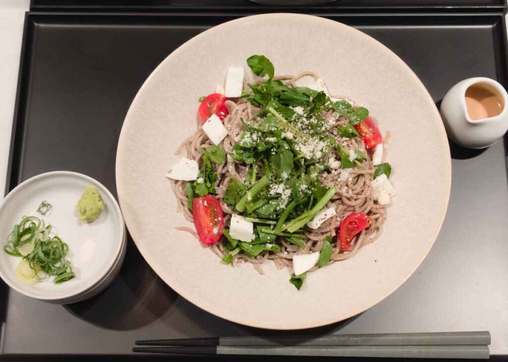 クレソンとモッツァレラチーズのそば